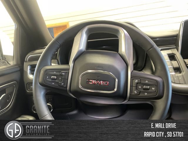 Used 2023 GMC Yukon SLT w/ SLT Luxury Package image 14