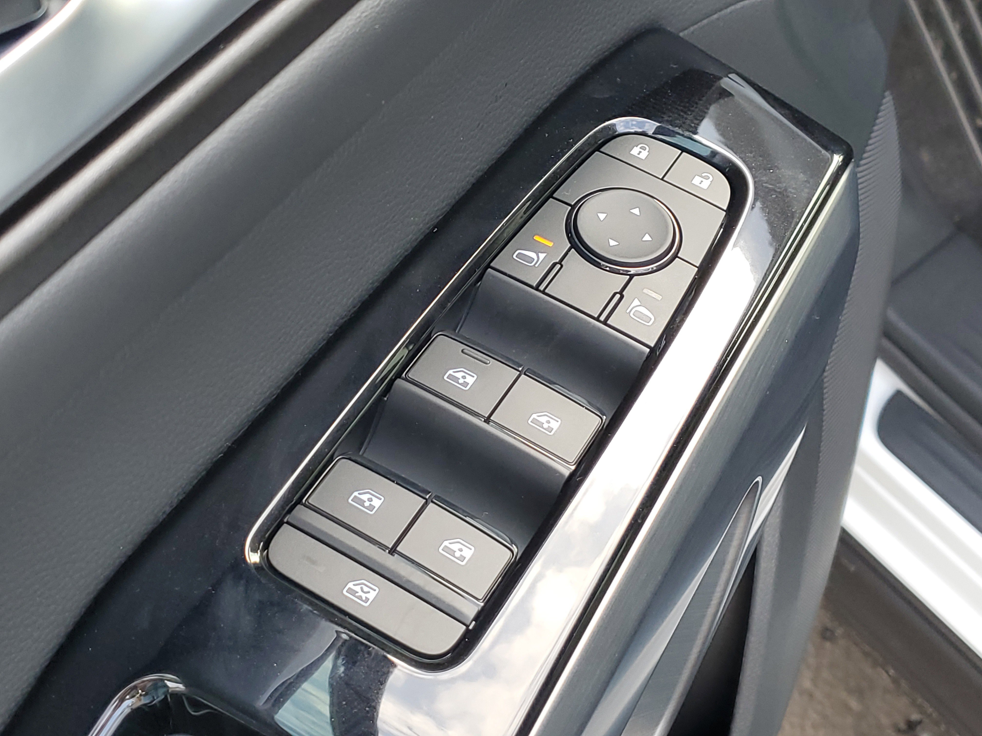 New 2026 Nissan Pathfinder SL w/ SL Premium Package image 24