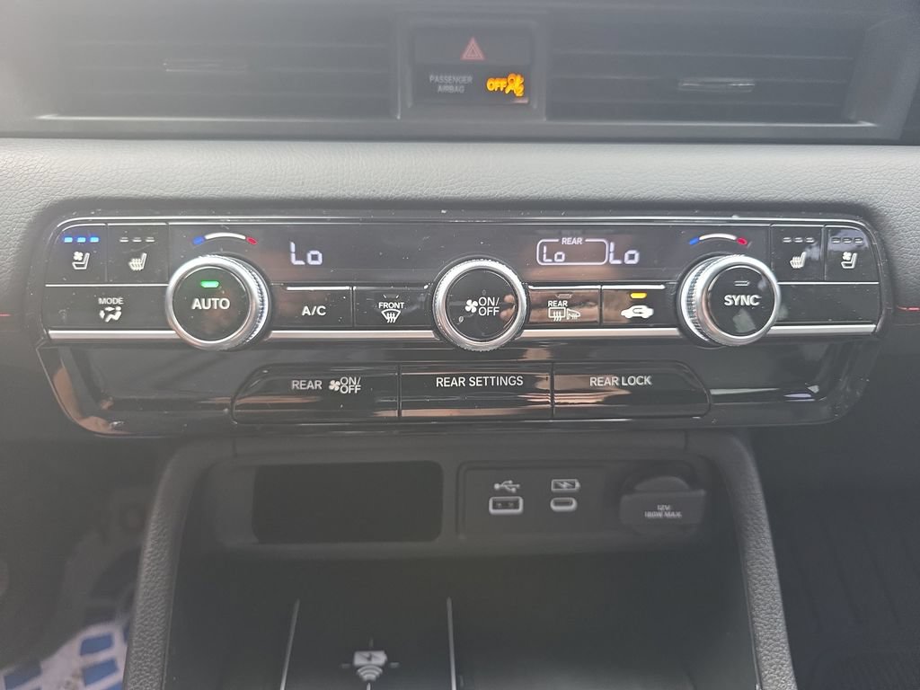 Used 2025 Honda Pilot Black Edition image 31