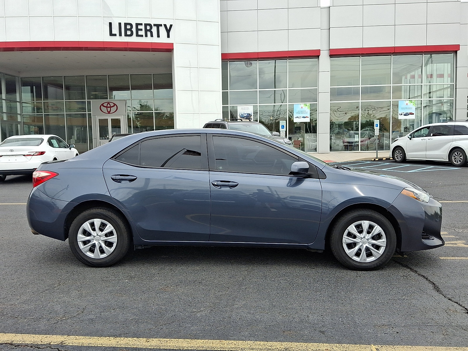 Used 2018 Toyota Corolla L FWD image 7