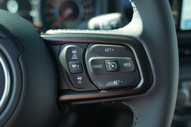 Used 2025 Jeep Gladiator Rubicon AWD/4WD image 30