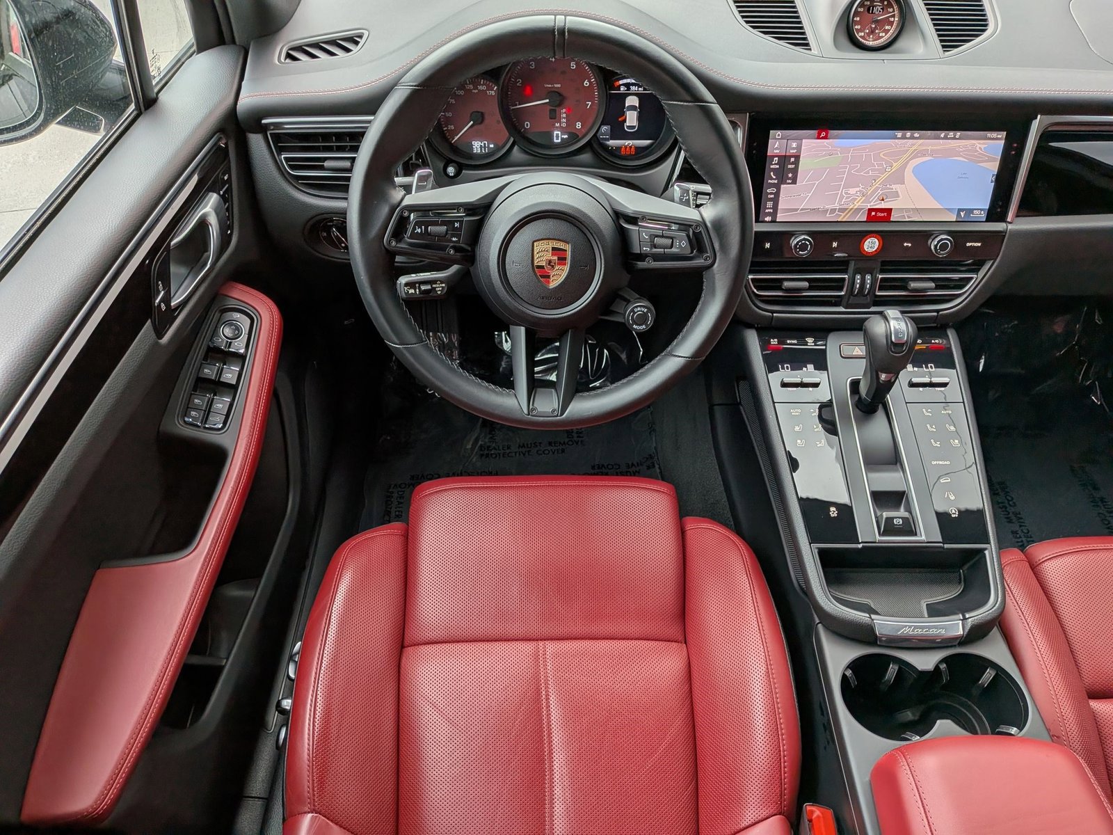 Certified 2025 Porsche Macan AWD/4WD image 14