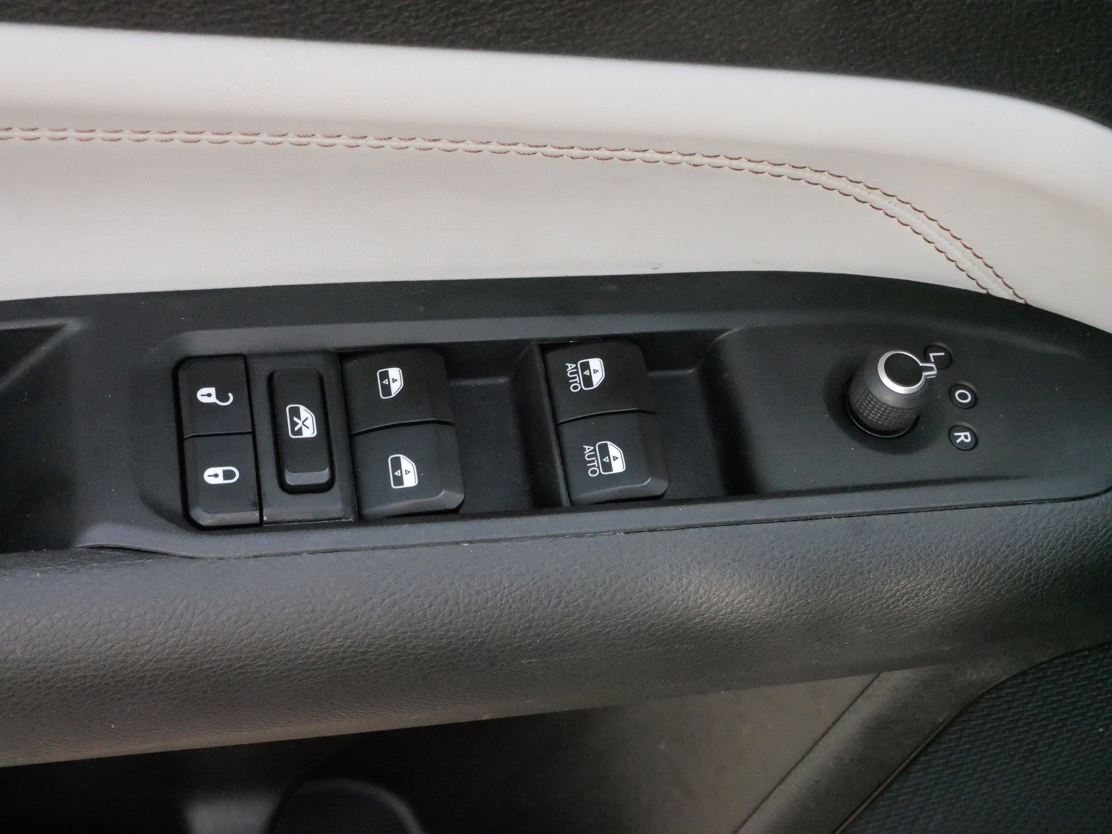 Used 2024 Jeep Compass Limited image 19