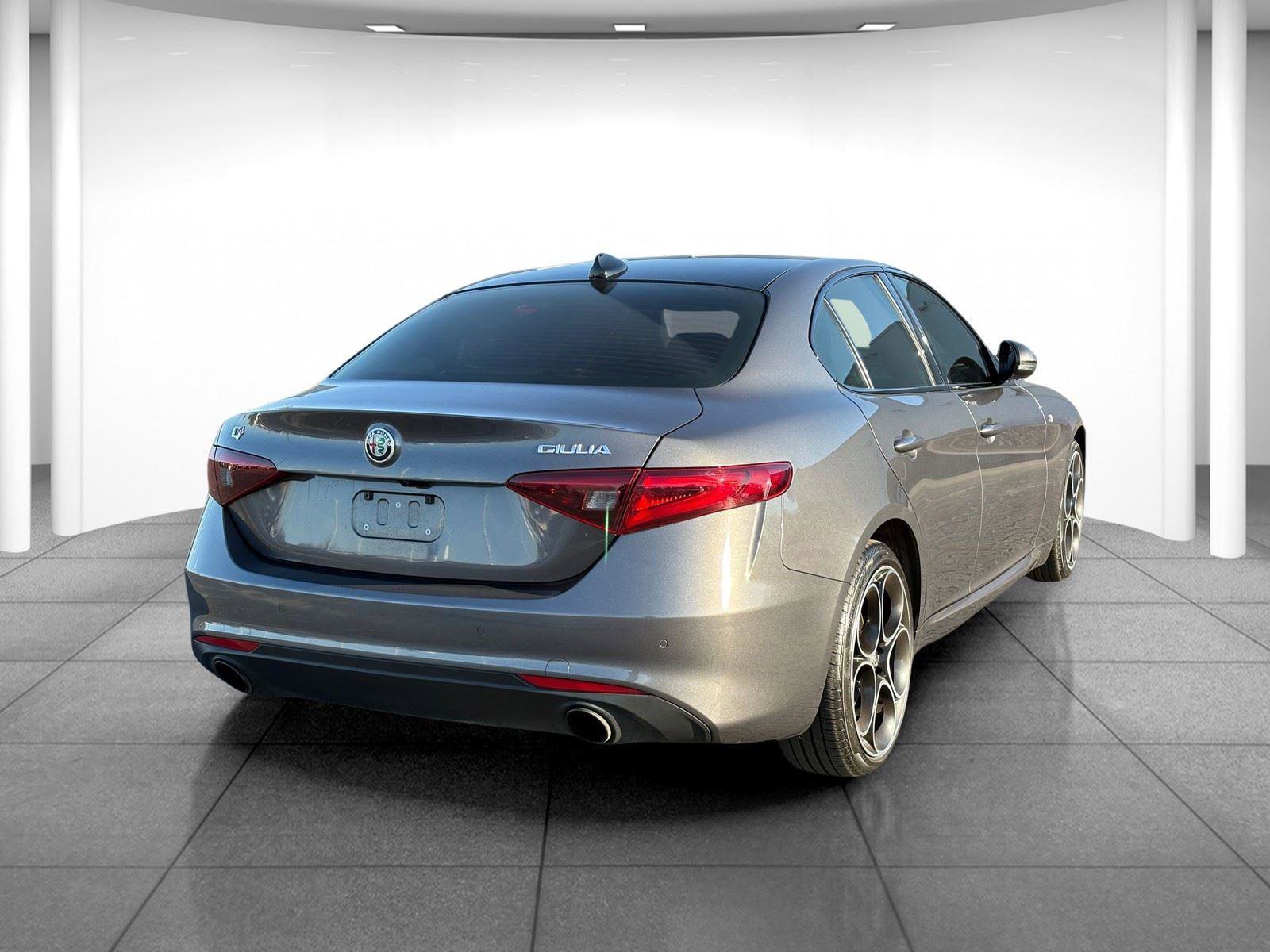 Used 2022 Alfa Romeo Giulia Ti image 7