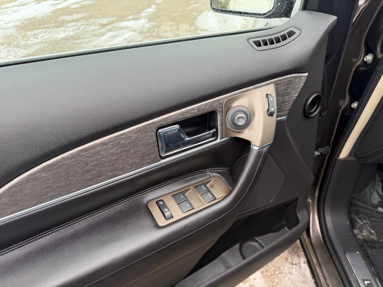 Used 2011 Lincoln MKX AWD w/ 102A Rapid Spec Order Code image 10