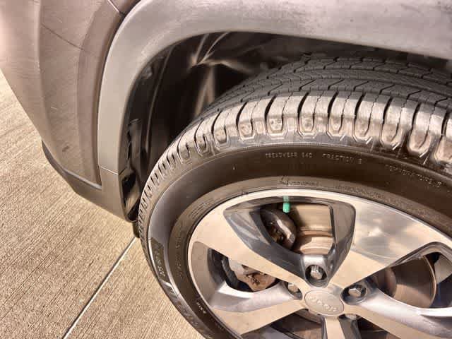 Used 2019 Jeep Cherokee Limited AWD/4WD image 23