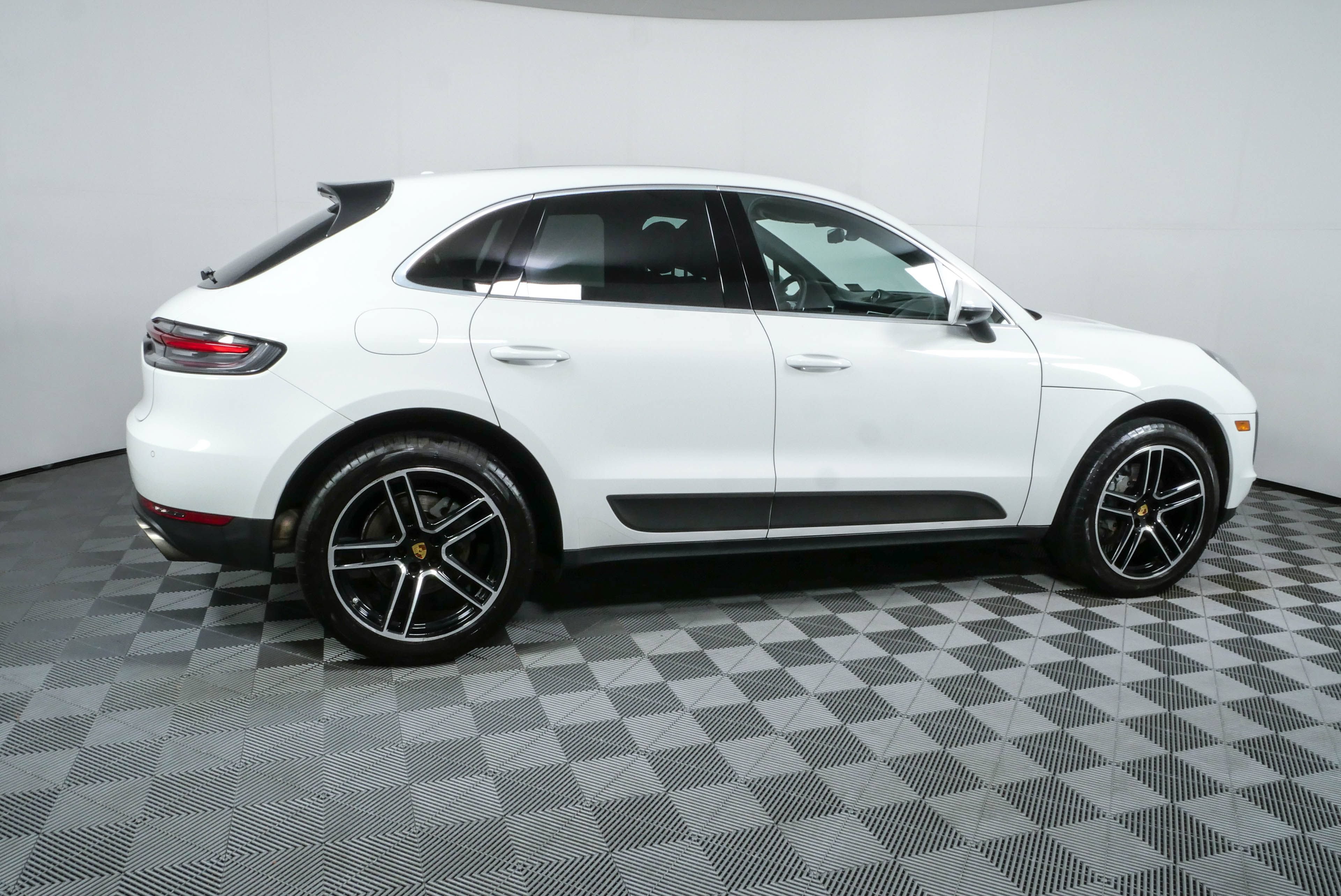 Certified 2021 Porsche Macan S AWD/4WD image 30