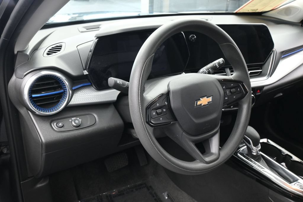 Used 2026 Chevrolet Trax LT FWD image 15