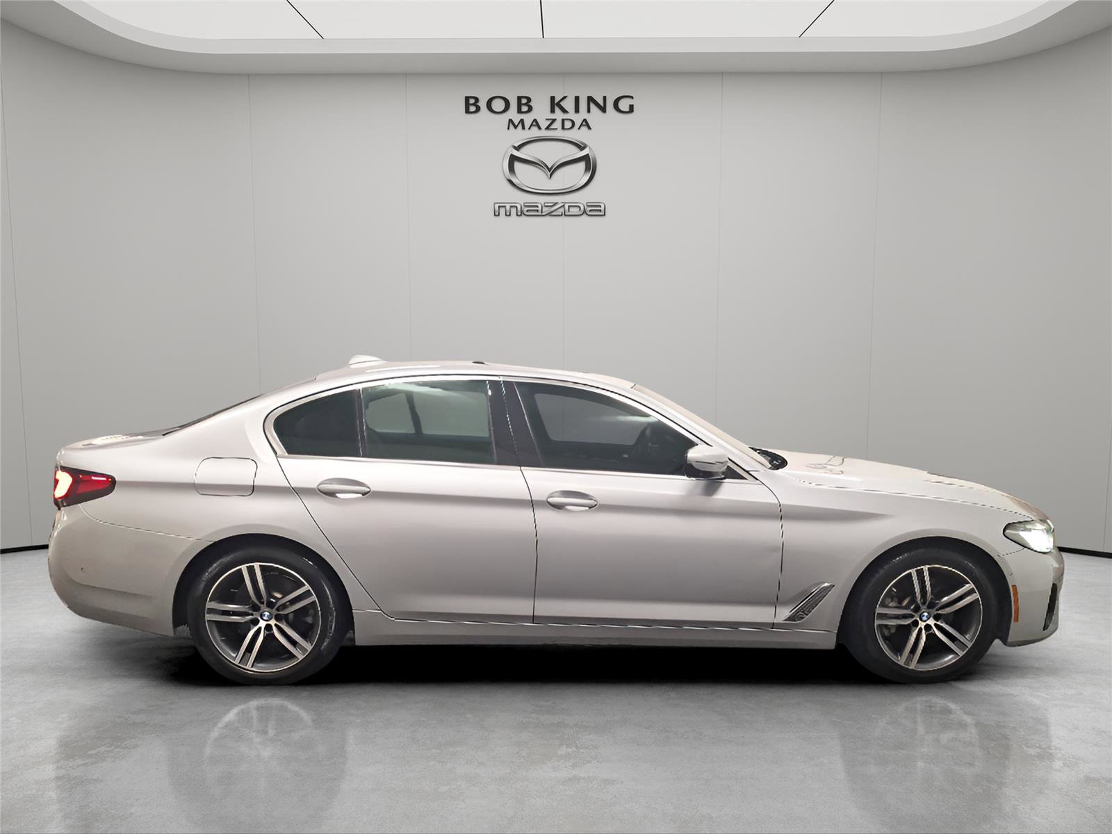 Used 2021 BMW 530i xDrive w/ Convenience Package AWD/4WD image 6