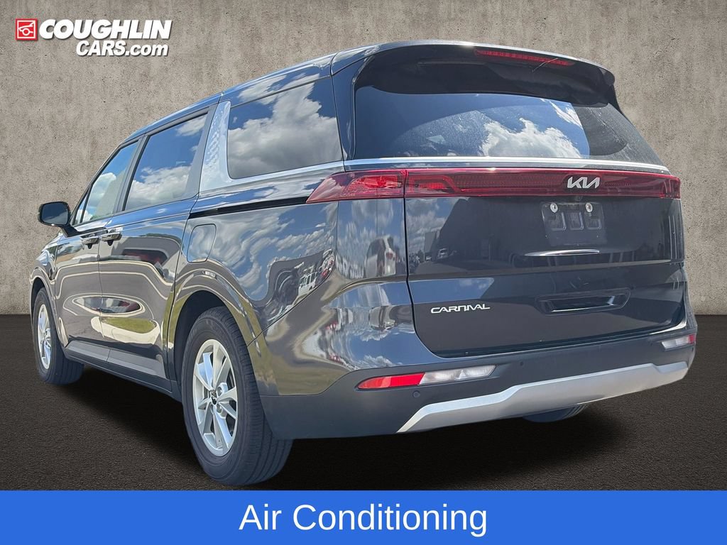 Used 2024 Kia Carnival LX FWD image 6