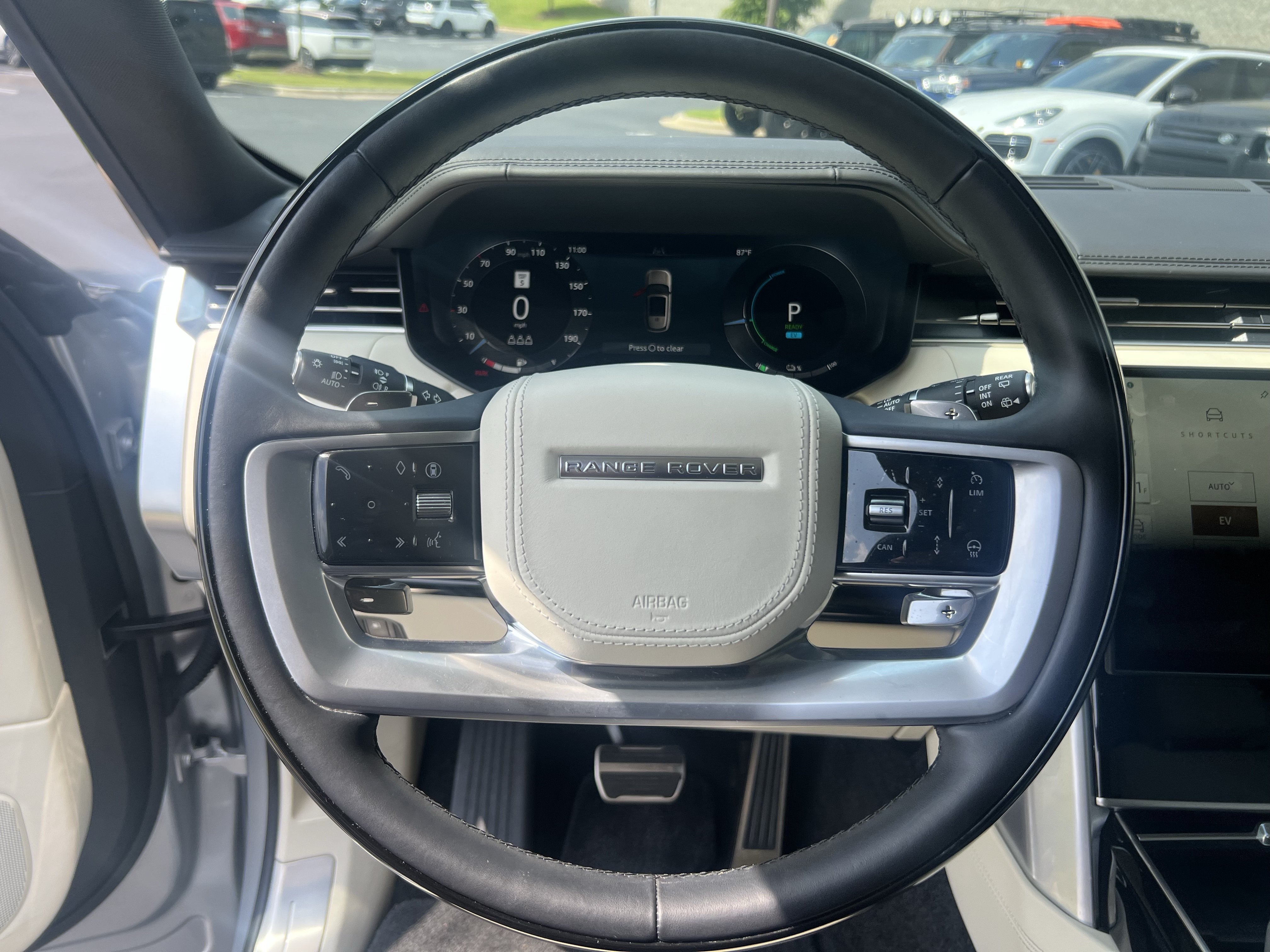 Certified 2025 Land Rover Range Rover SE AWD/4WD image 22
