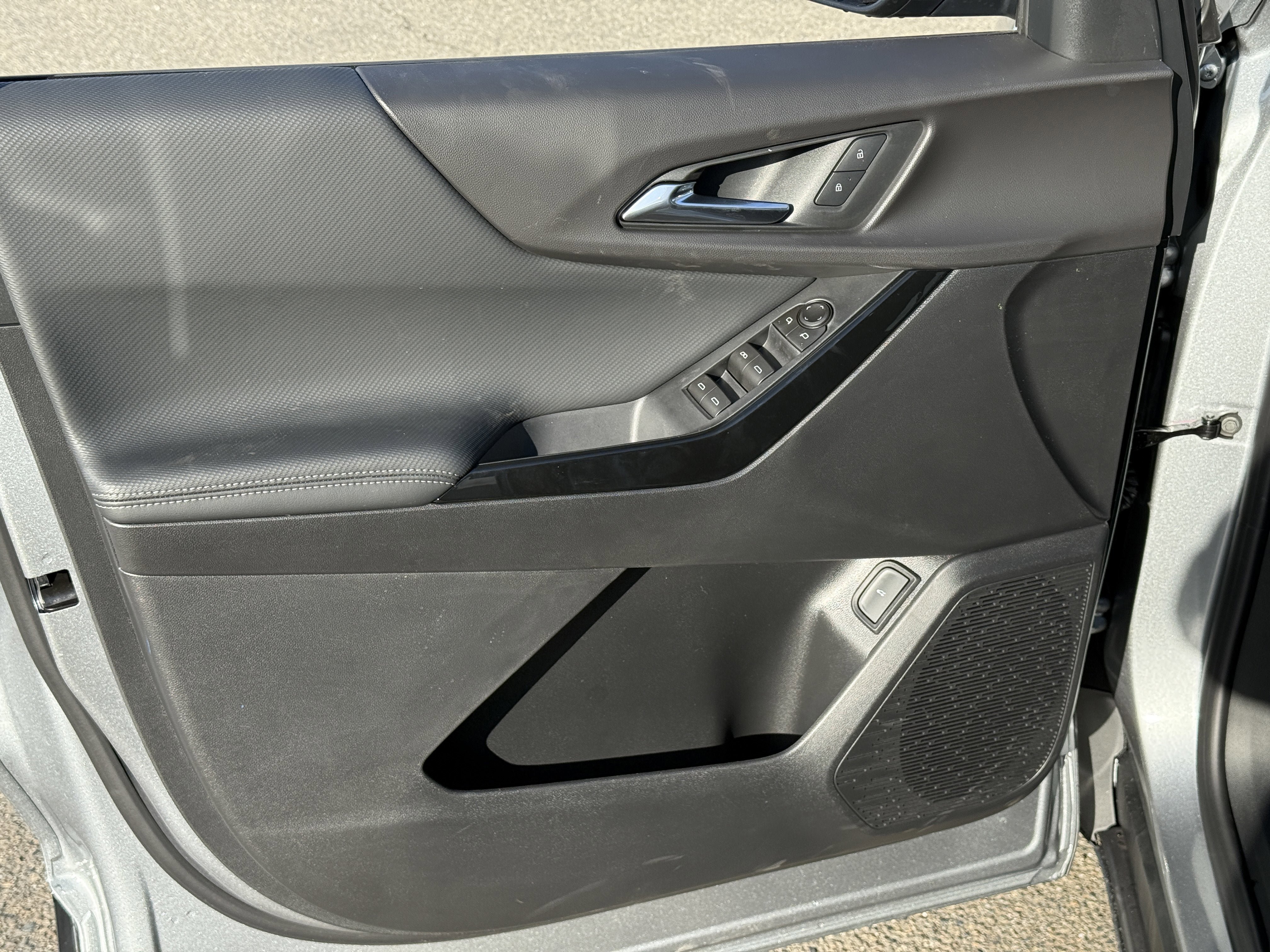 New 2026 Chevrolet Equinox LT w/ Convenience Package II image 9
