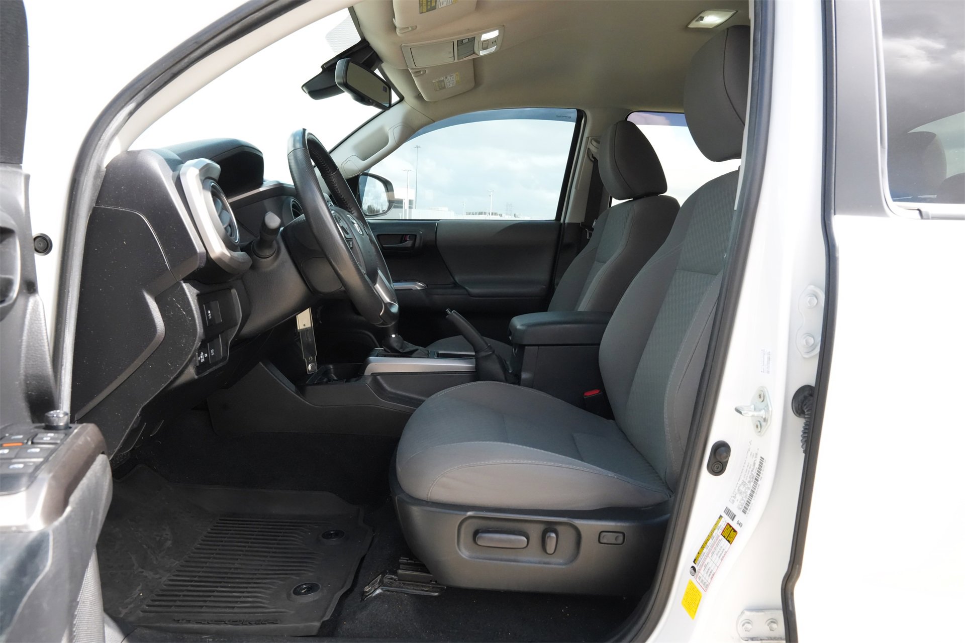 Used 2022 Toyota Tacoma SR5 w/ Technology Package image 18