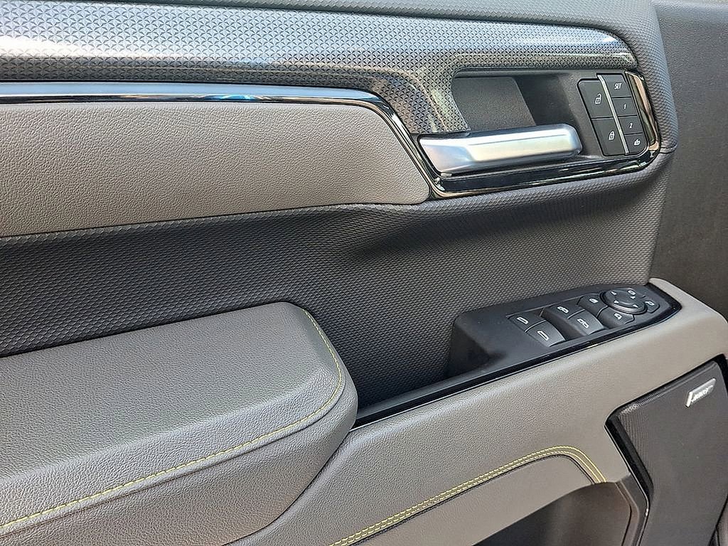 Used 2024 Chevrolet Silverado 1500 ZR2 image 12