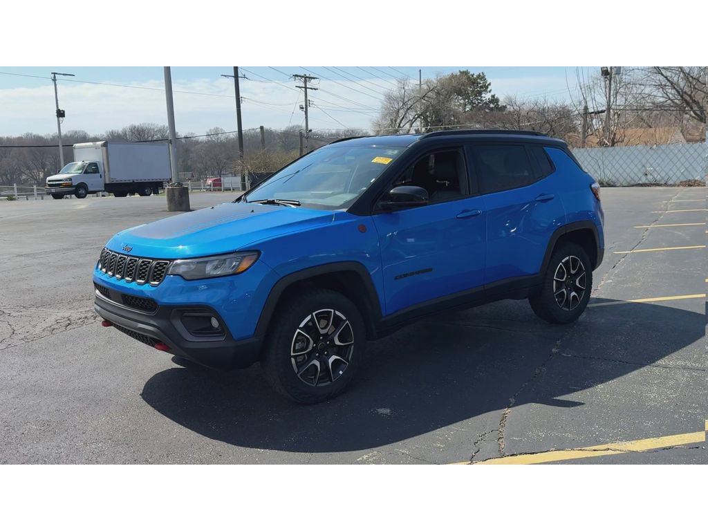 Used 2025 Jeep Compass Trailhawk image 4