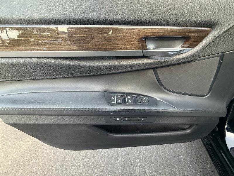 Used 2009 BMW 750i RWD image 44