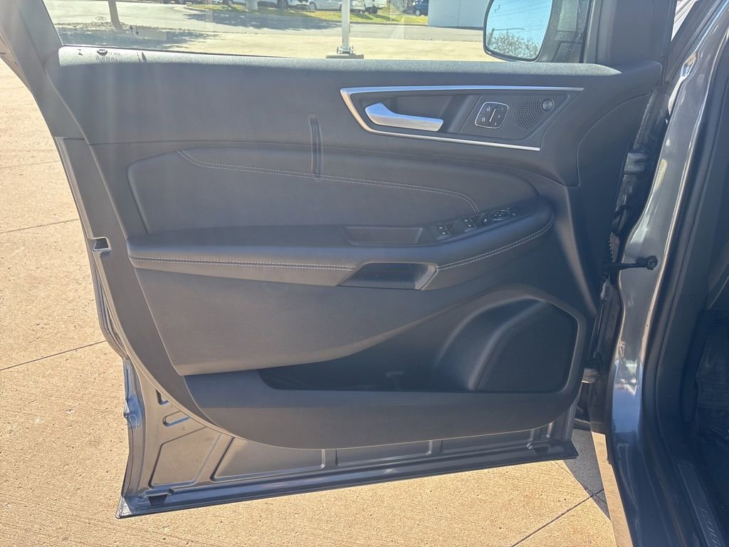 Used 2024 Ford Edge Titanium image 17