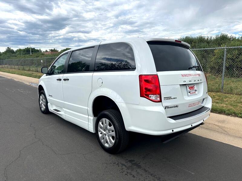 Used 2019 Dodge Grand Caravan SE image 4