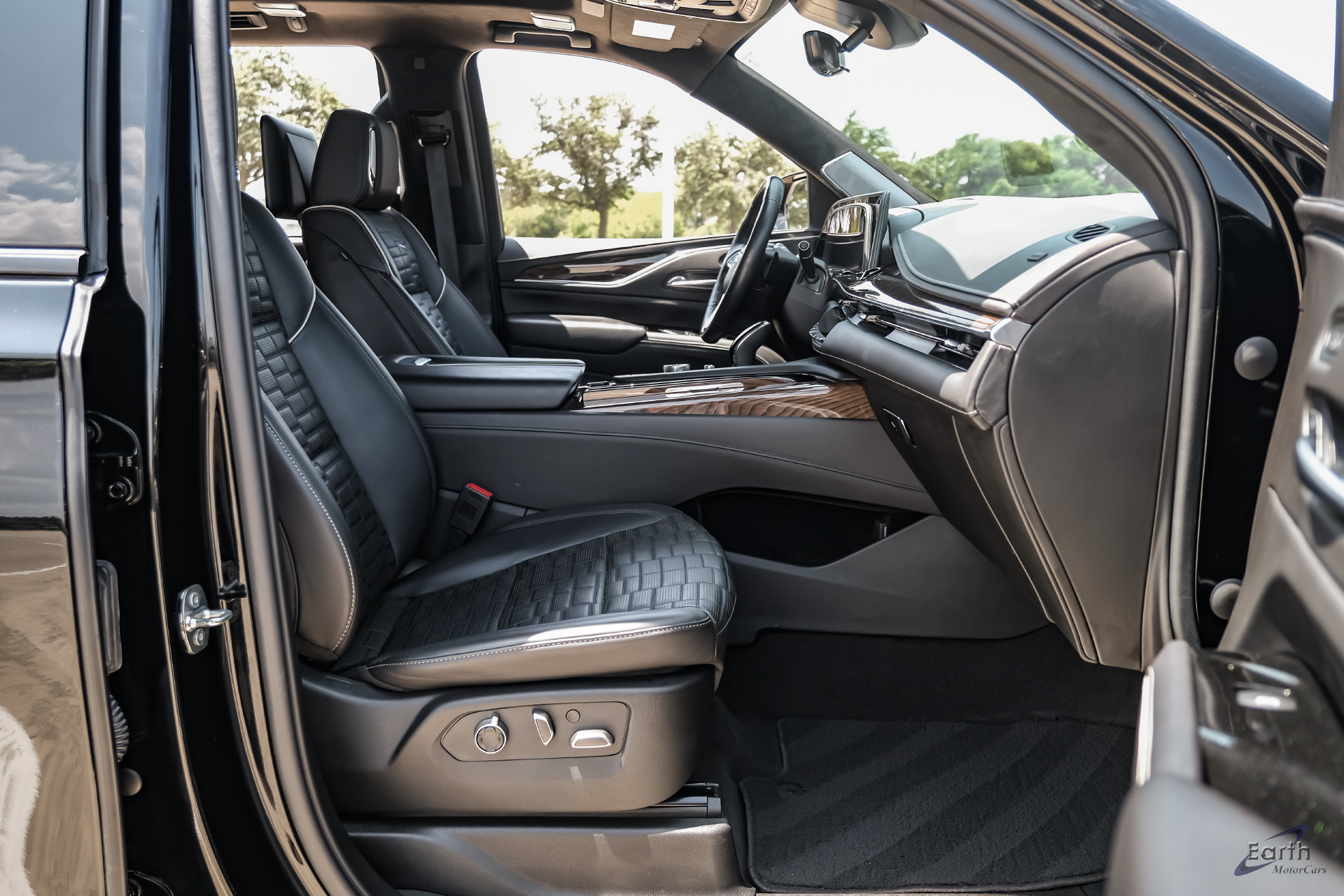 Used 2023 Cadillac Escalade Sport Platinum AWD/4WD image 47