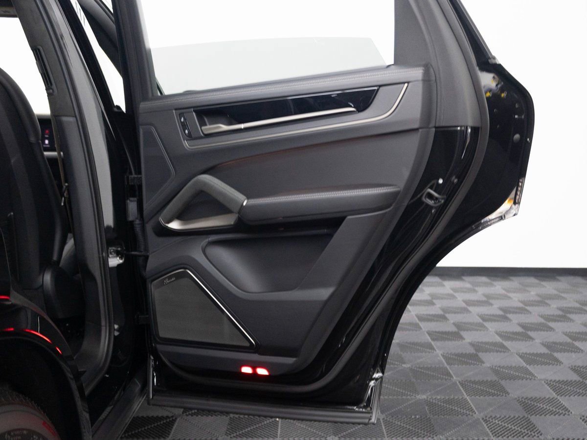 New 2025 Porsche Cayenne Turbo image 31