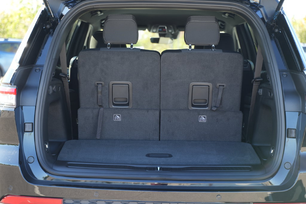 New 2027 Jeep Grand Cherokee L Laredo w/ MOPAR Finishing Package AWD/4WD image 16