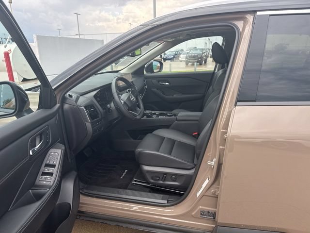 Used 2025 Nissan Rogue SL w/ Tech Package AWD/4WD image 16