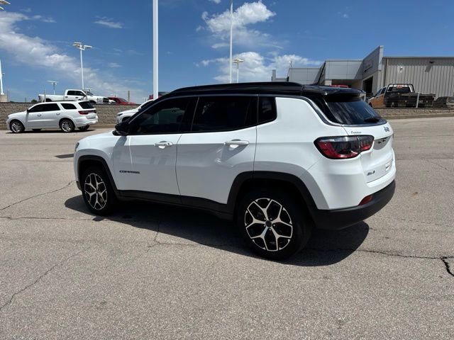Used 2025 Jeep Compass Limited image 7