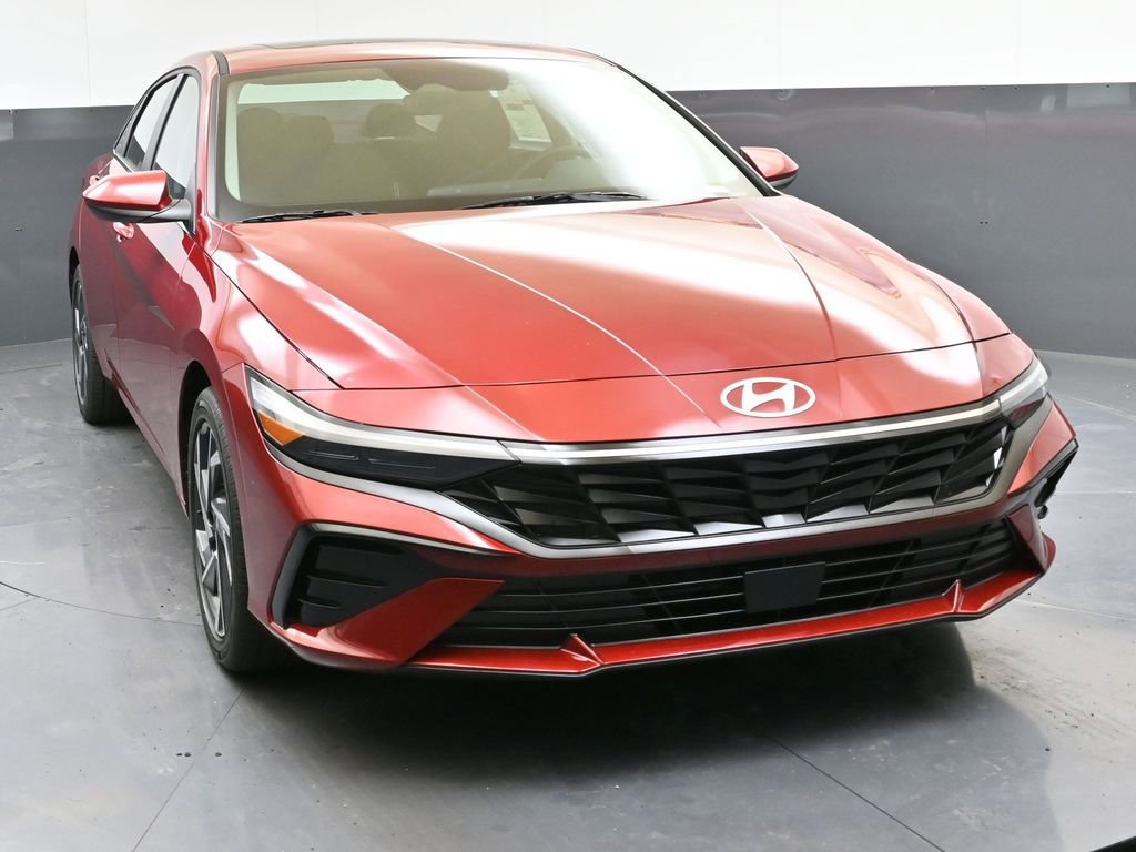 Certified 2025 Hyundai Elantra SEL FWD image 8