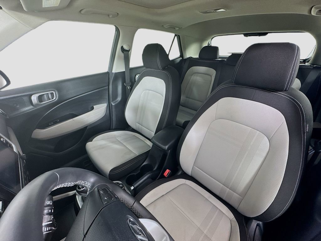 Used 2024 Hyundai Venue SEL image 20