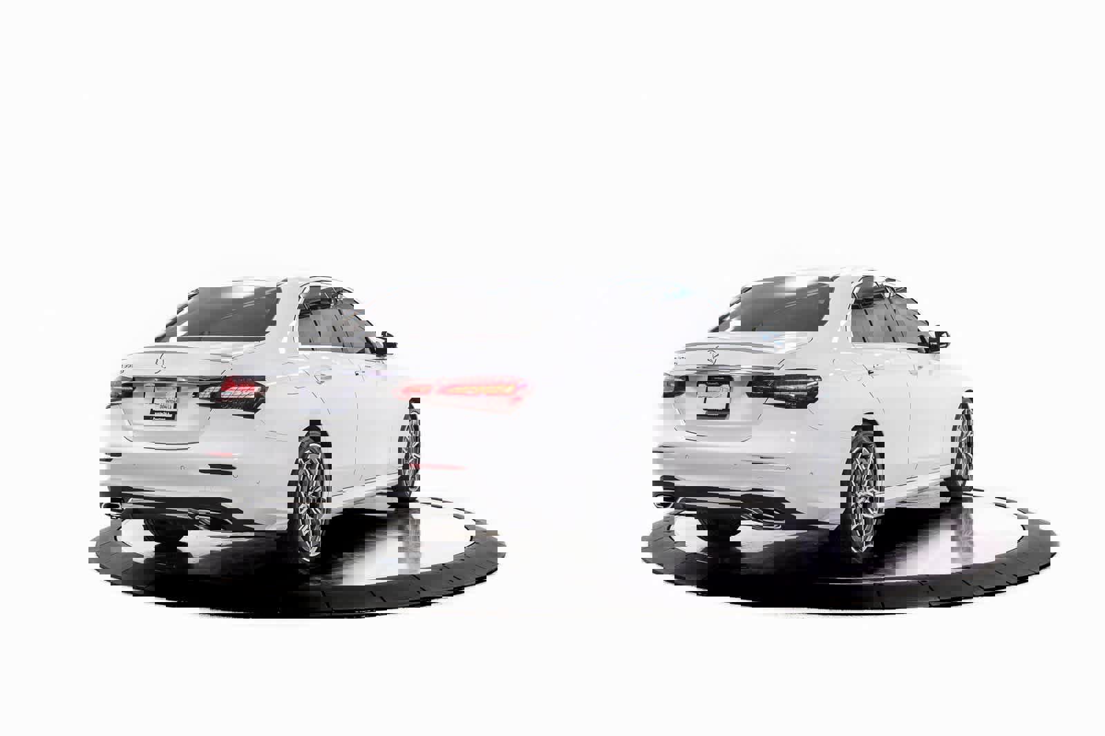 Used 2022 Mercedes-Benz E 350 Sedan image 7