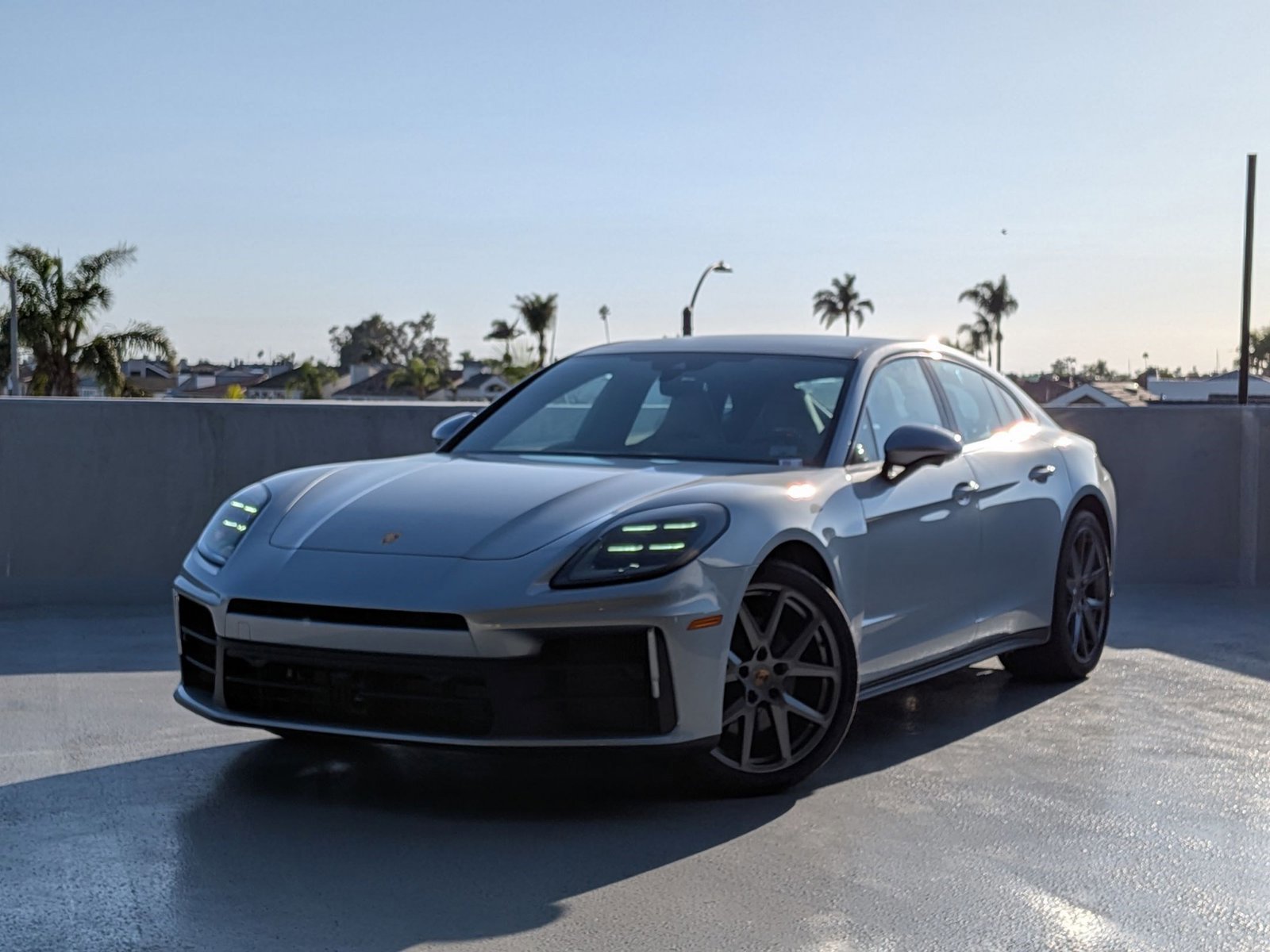 New 2025 Porsche Panamera image 1