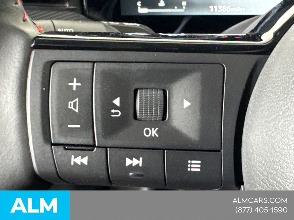 Used 2025 Nissan Kicks SR image 28