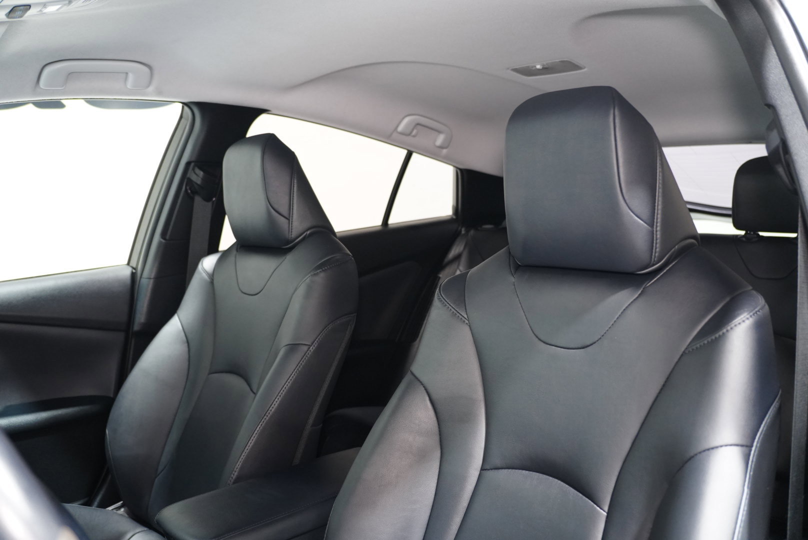 Used 2017 Toyota Prius Prime Advanced image 15