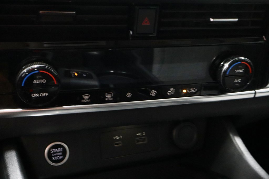 Certified 2022 Nissan Rogue SV image 30