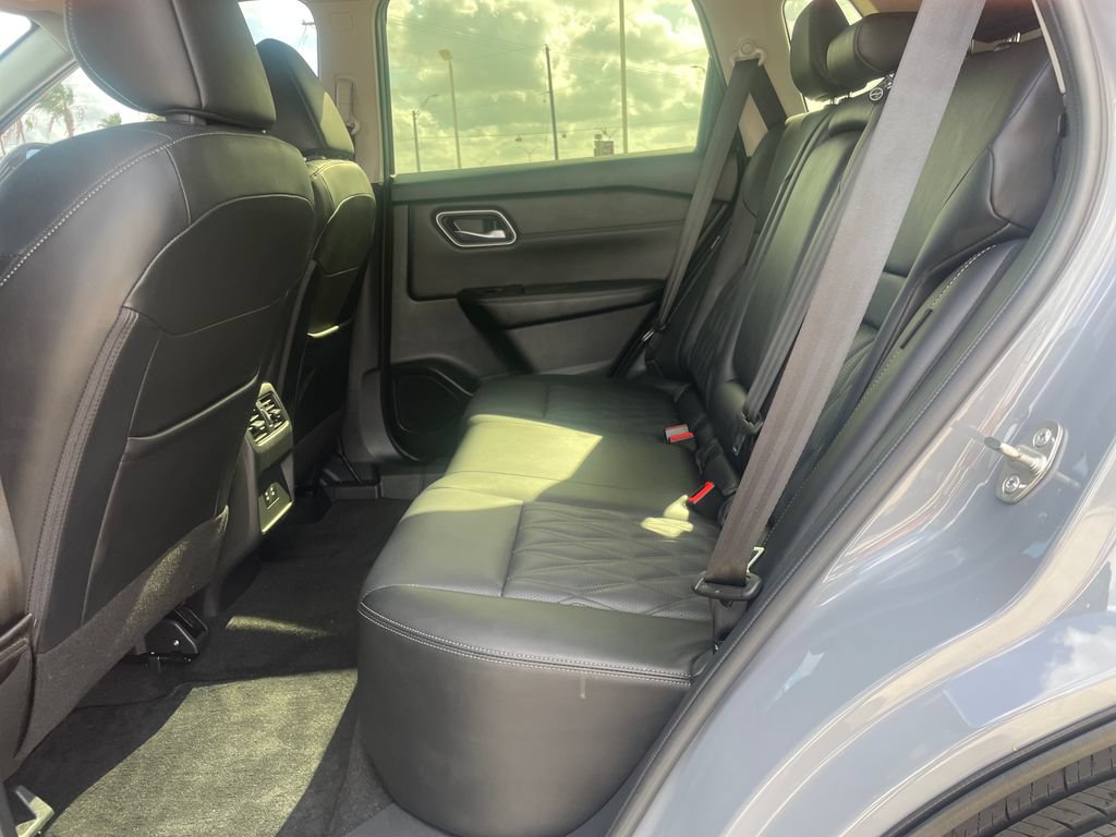Certified 2024 Nissan Rogue Platinum FWD image 25
