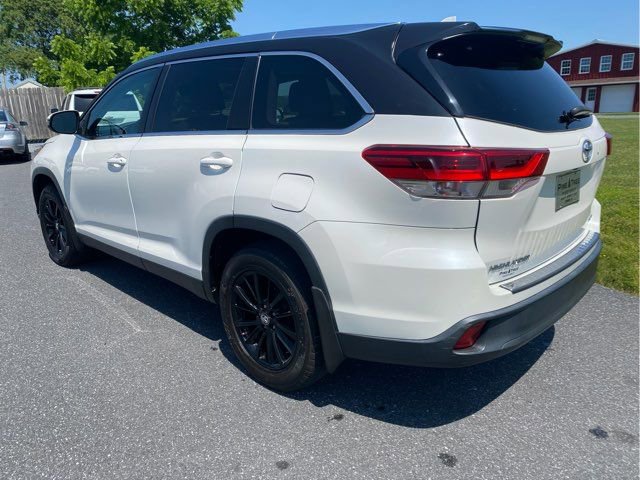 Used 2019 Toyota Highlander XLE image 3