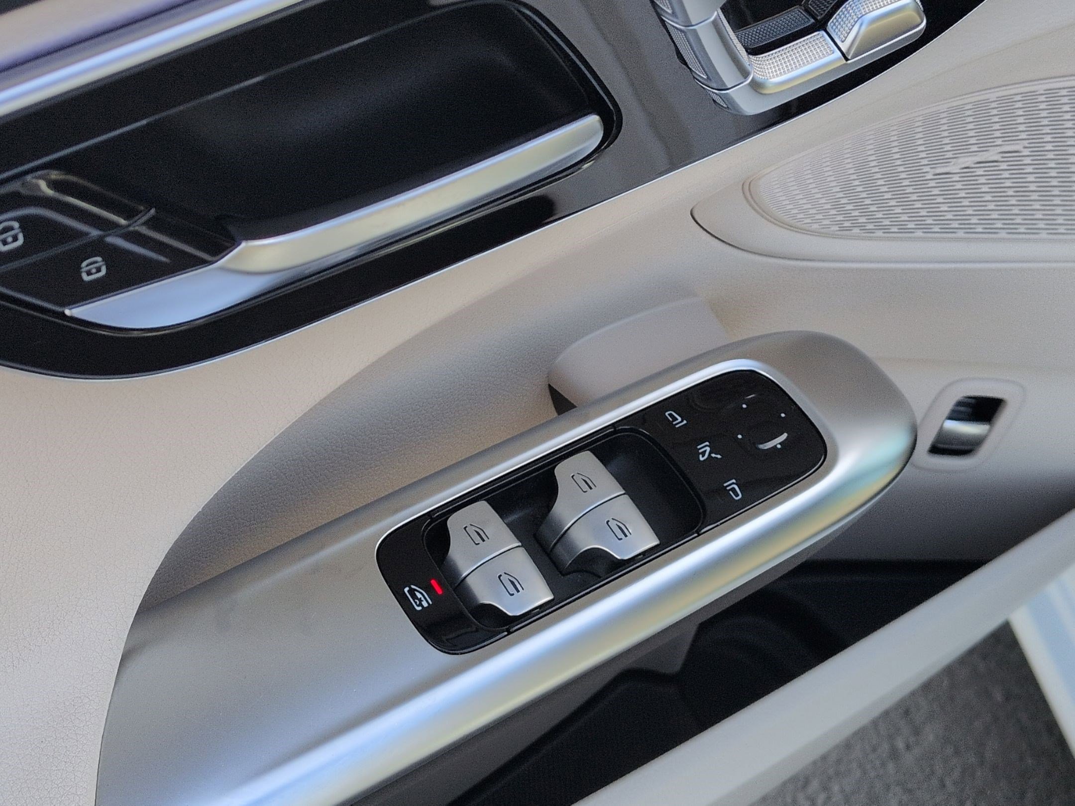 Used 2025 Mercedes-Benz C 300 Sedan image 15