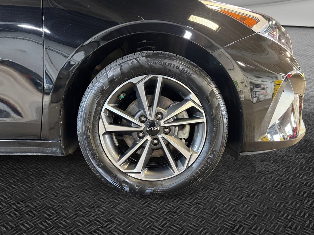 Certified 2023 Kia Forte LXS FWD image 11