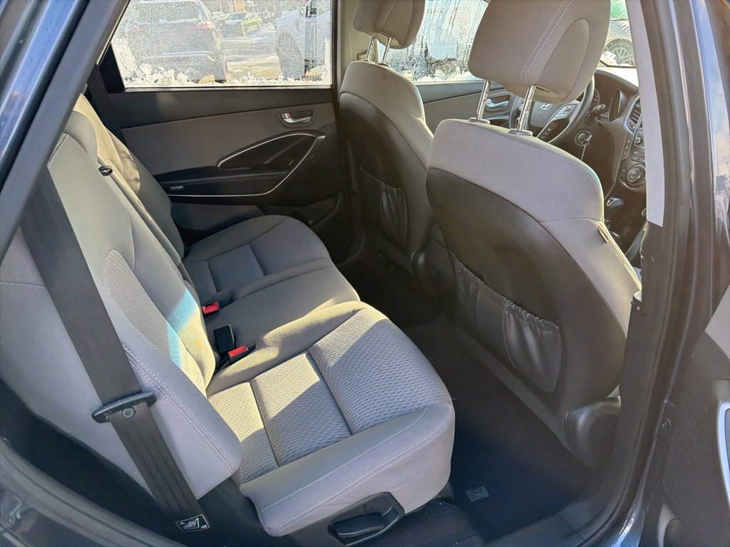 Used 2017 Hyundai Santa Fe SE image 21