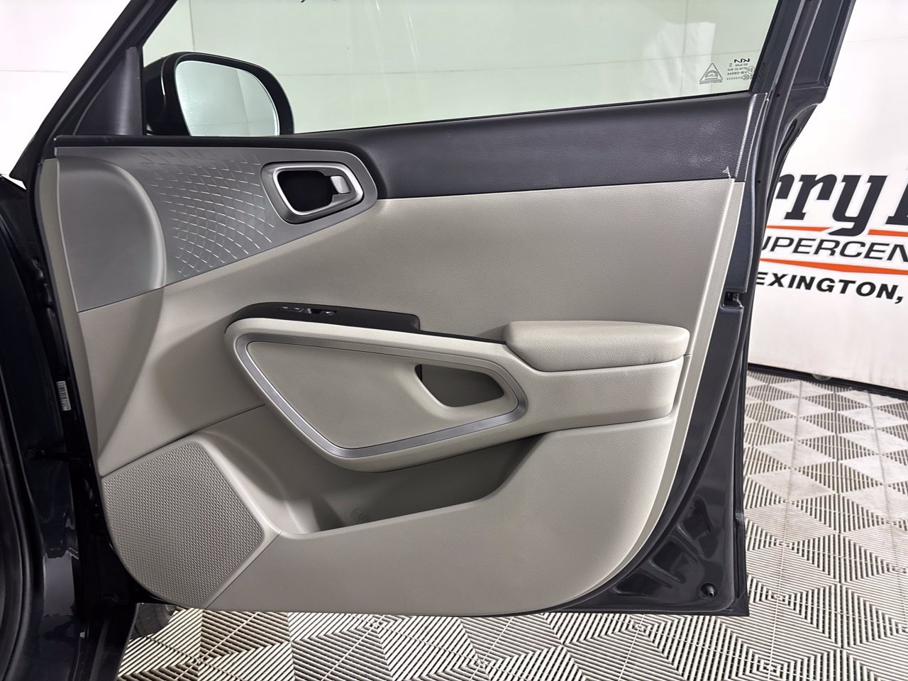 Used 2025 Kia Soul LX FWD image 28