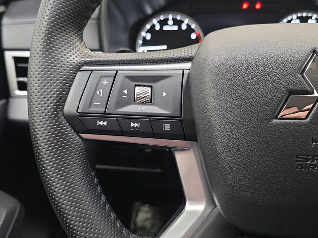 Used 2024 Mitsubishi Outlander SE AWD/4WD image 16