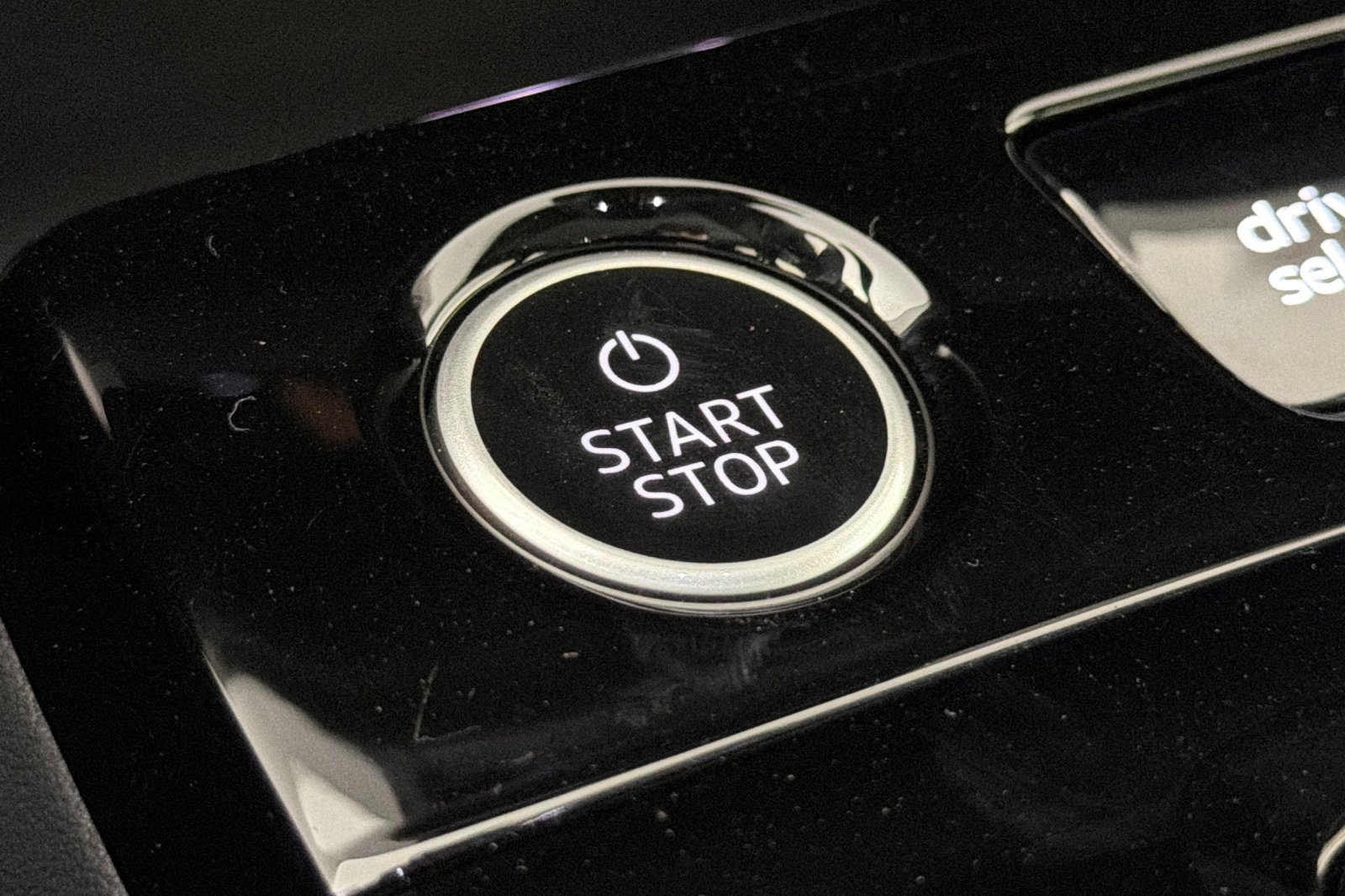 Certified 2025 Audi A6 e-tron Premium w/ Convenience Package image 21