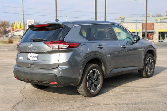 Used 2024 Nissan Rogue SV AWD/4WD image 3