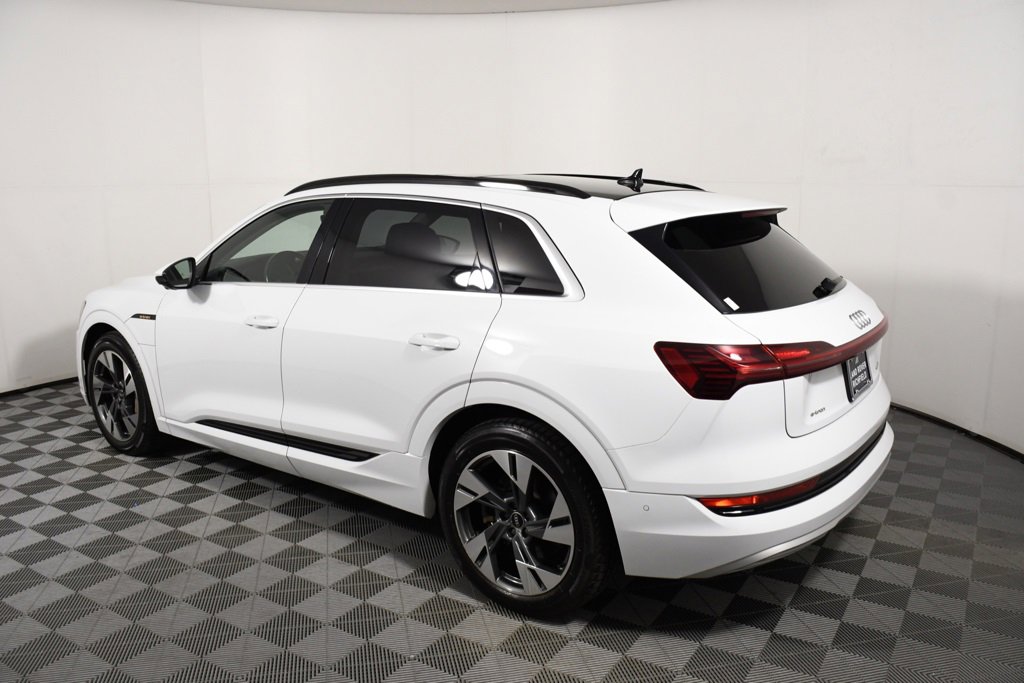 Used 2021 Audi e-tron Prestige w/ Prestige Package image 3