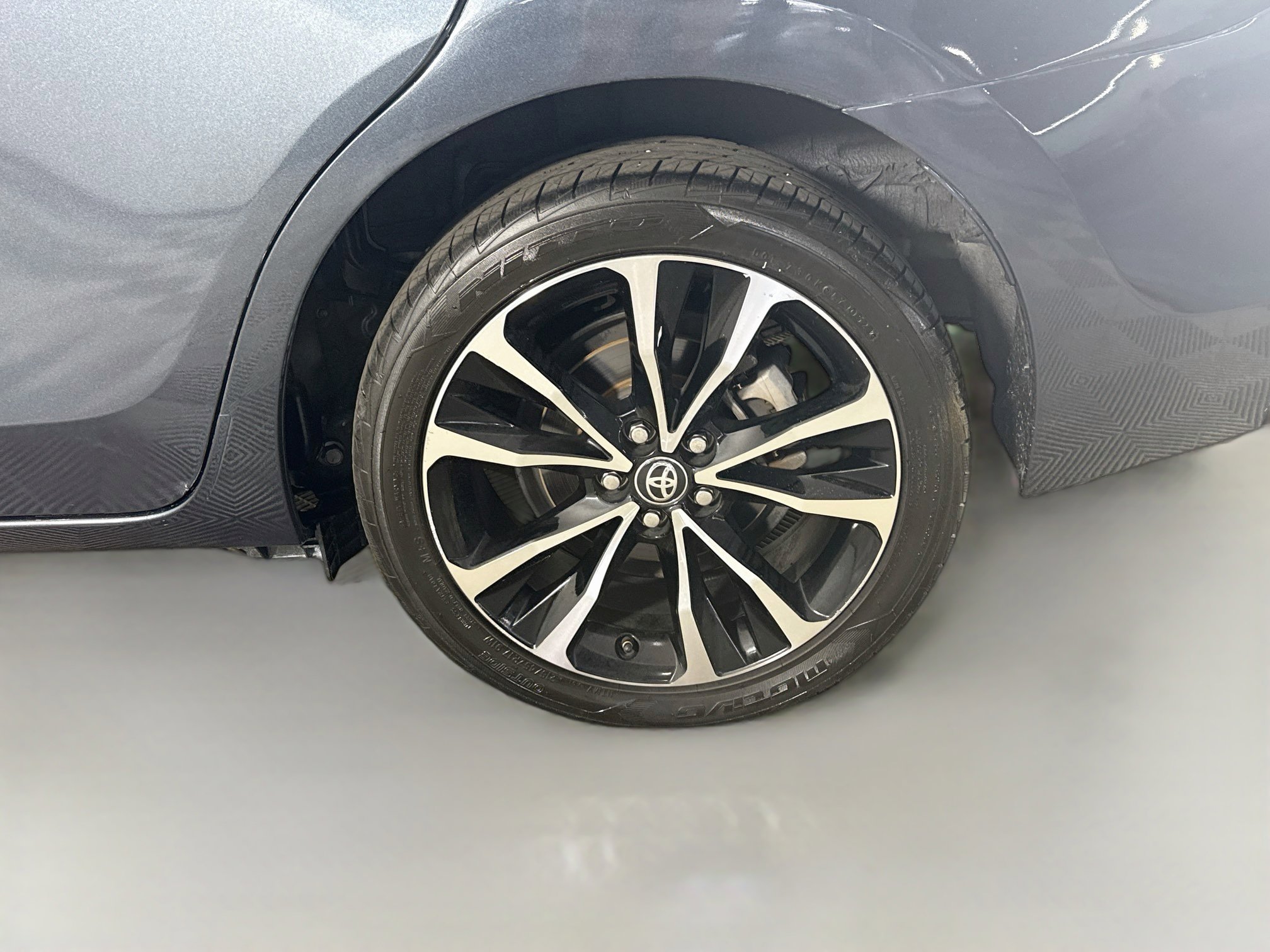 Used 2019 Toyota Corolla XSE FWD image 37