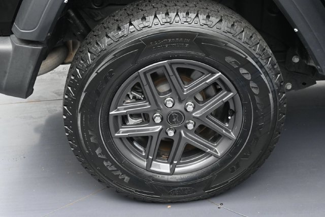 Used 2025 Jeep Wrangler Unlimited Sport AWD/4WD image 5
