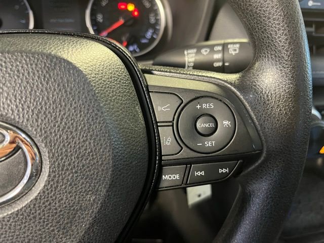 Used 2022 Toyota RAV4 LE image 17