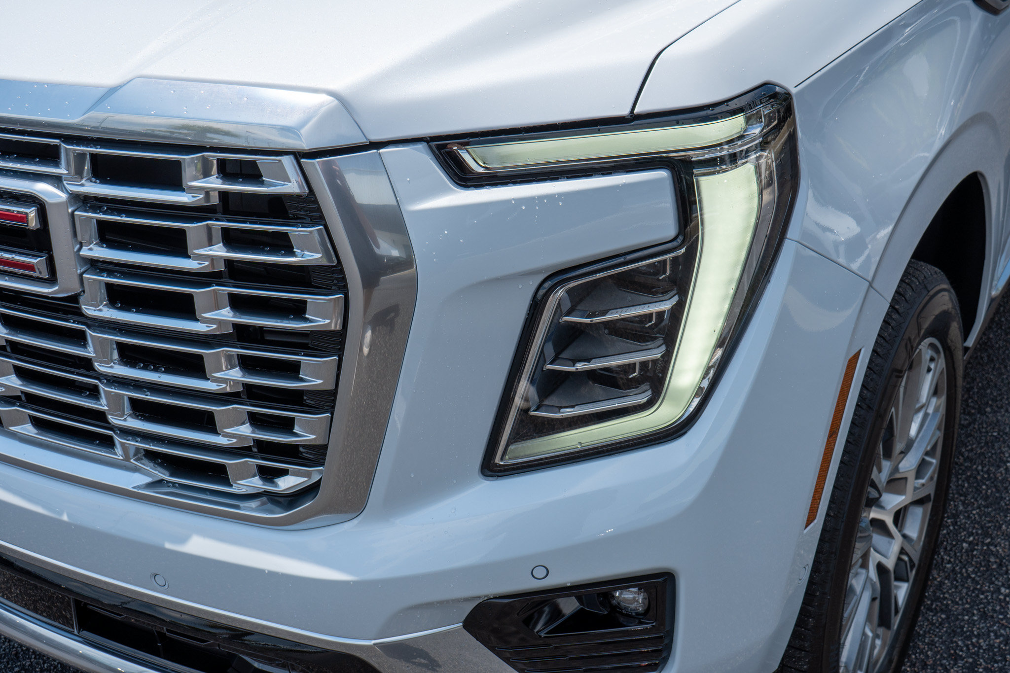 New 2026 GMC Yukon Denali w/ Denali Reserve Package AWD/4WD image 9