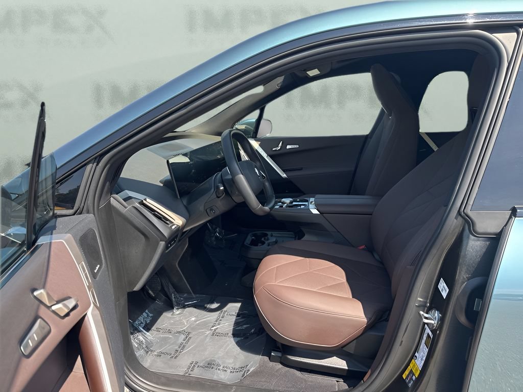 Used 2023 BMW iX xDrive50 w/ Convenience Package AWD/4WD image 9