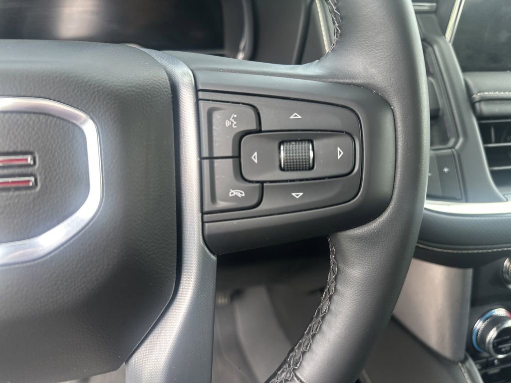 Used 2024 GMC Yukon SLT w/ SLT Luxury Package image 15